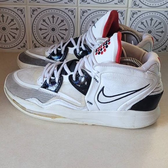 Nike Kyrie Infinity White Black Red Basketball Shoes Men's 8.5 - Picture 3 of 10